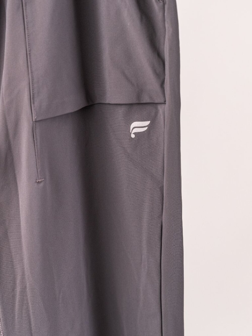 Fabletics The One Jogger Men's Pants Large (Onyx/Charcoal)